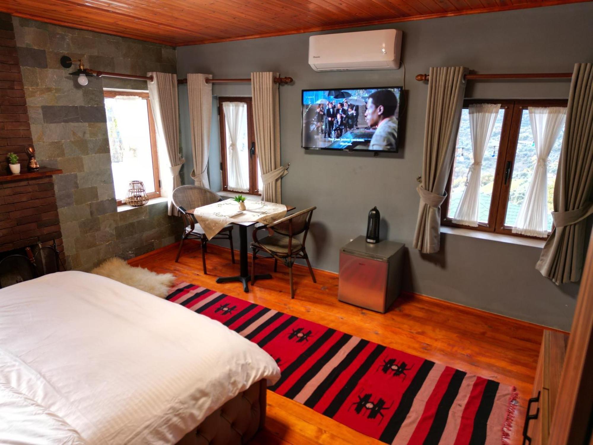 Keshtjella Xhabeqos Hotel 4*