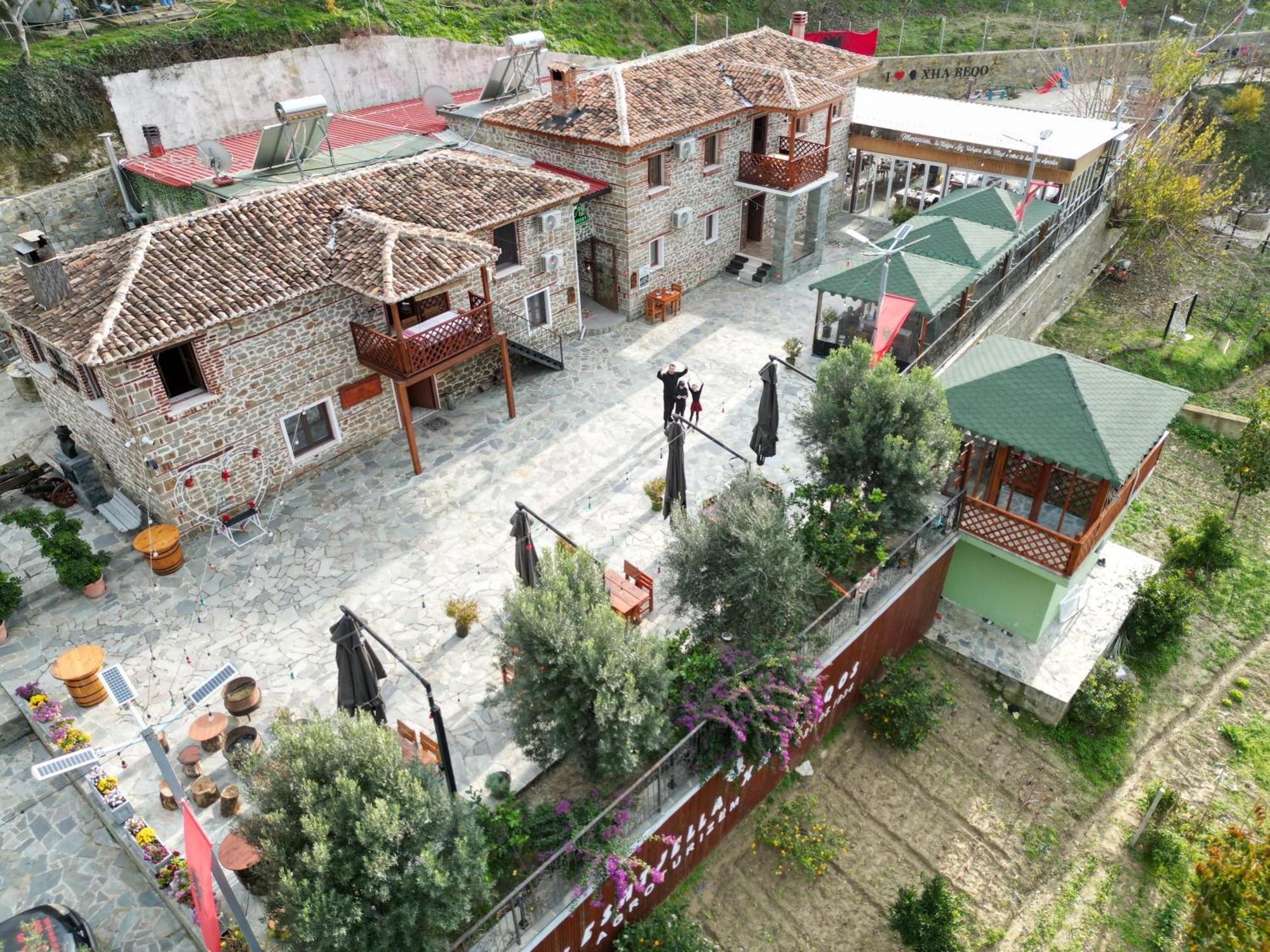 Keshtjella Xhabeqos Hotel Ljaknasi